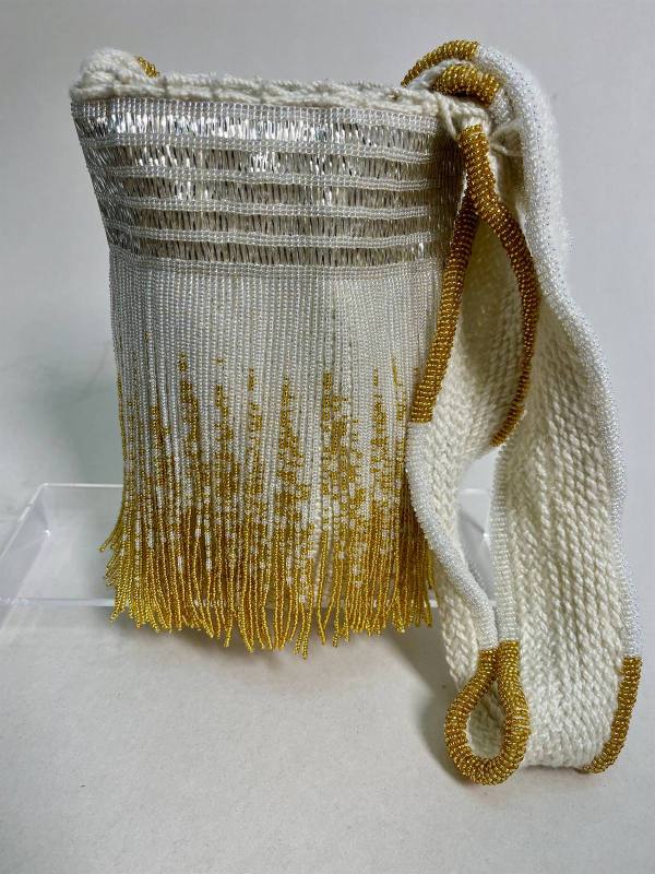 Brillo de Aurora, mochila bailarina artesanal tejida a mano en hilo con grabados metalizados — artesanía colombiana de Manglar