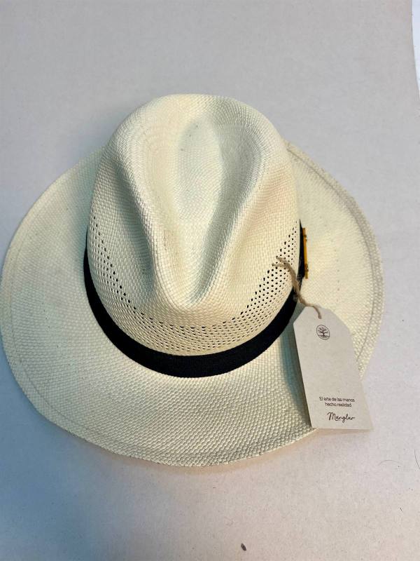 Luz de Campo, sombrero aguadeño original tejido a mano en palma de iraca — artesanía colombiana de Manglar